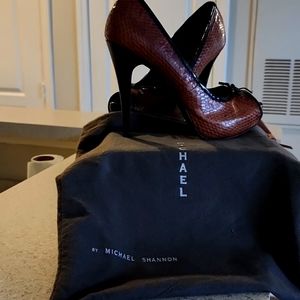 Michael Shannon Brown and black pumps 9.5M